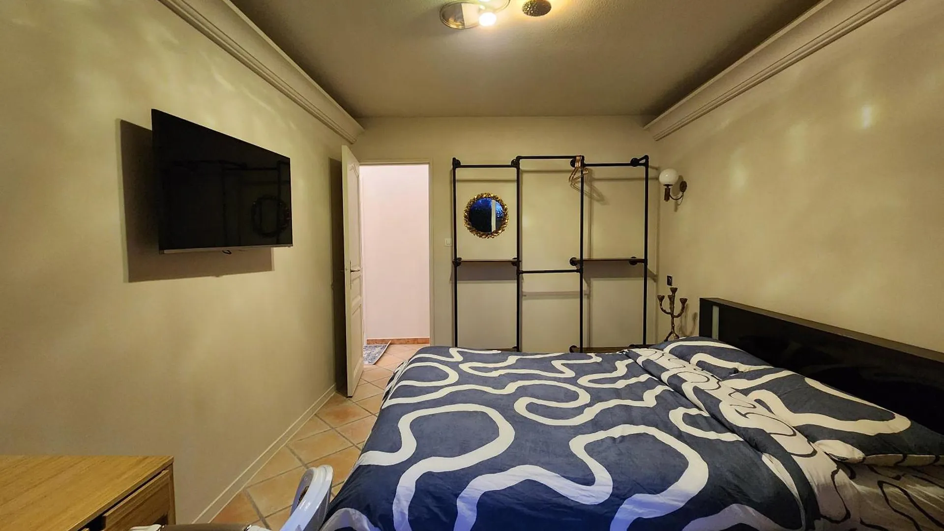 Pensjonat Private Room In Shared Apartment Tuluza